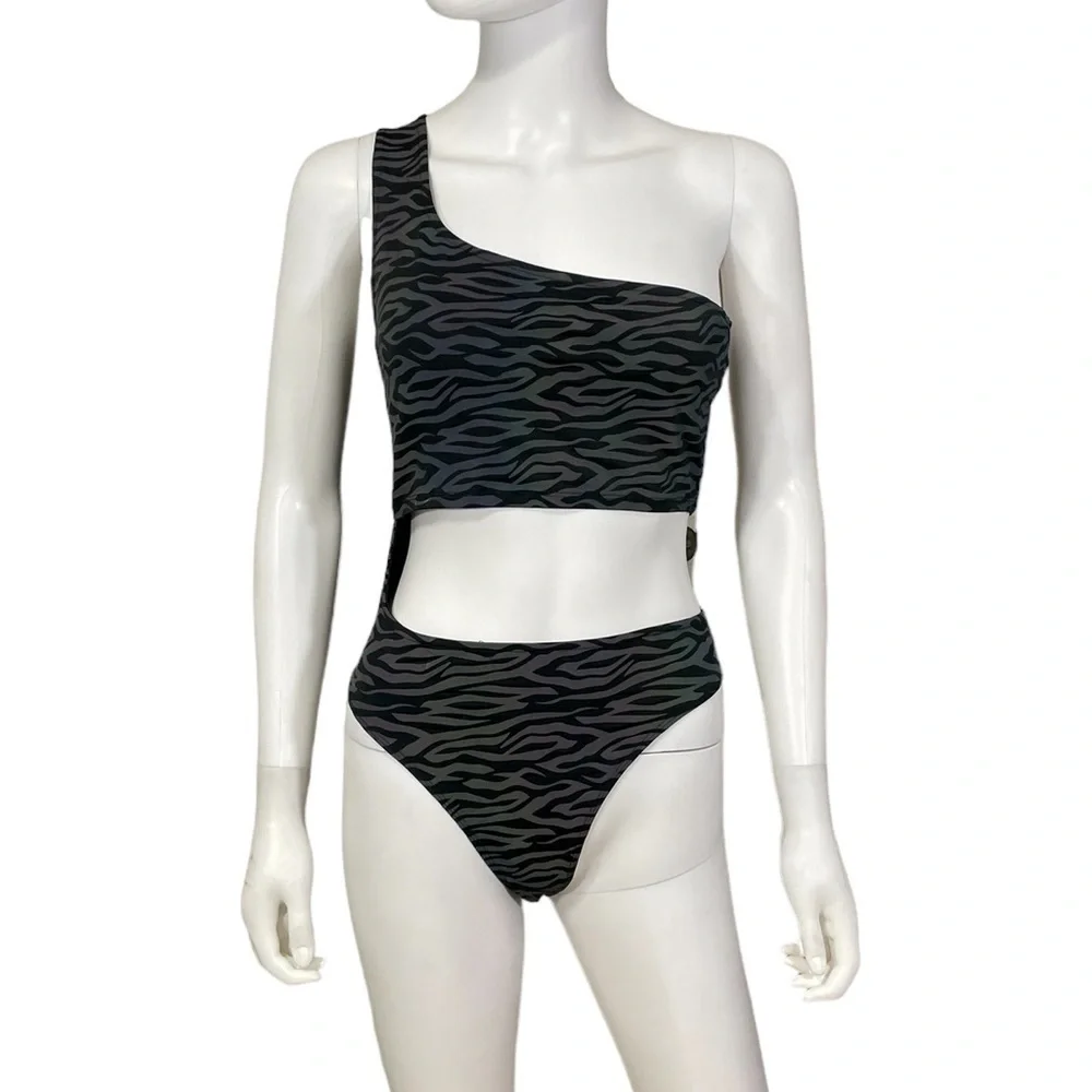 Gray Sexy Swimsuit Animal Print
New - Picture 2 of 7